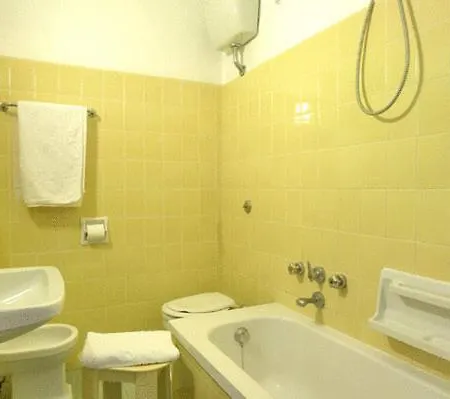 Hotel Royal Esplanade 酒店 3*